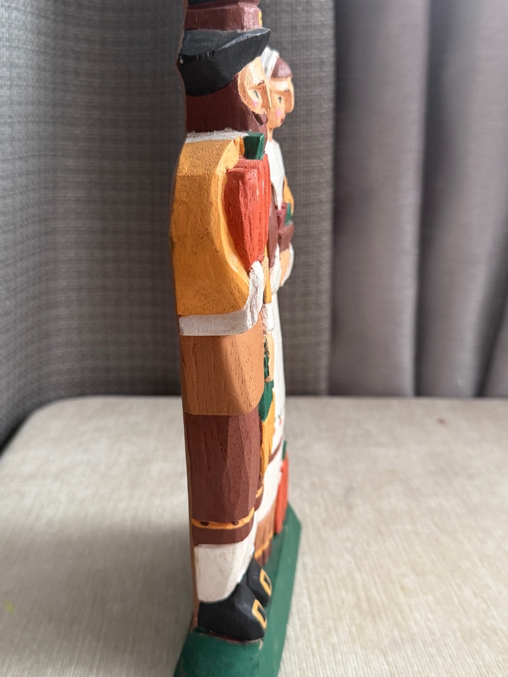 Midwest Thanksgiving Falls Piligrim Couple Wood Figurine Hand painted - Picture 3 of 6